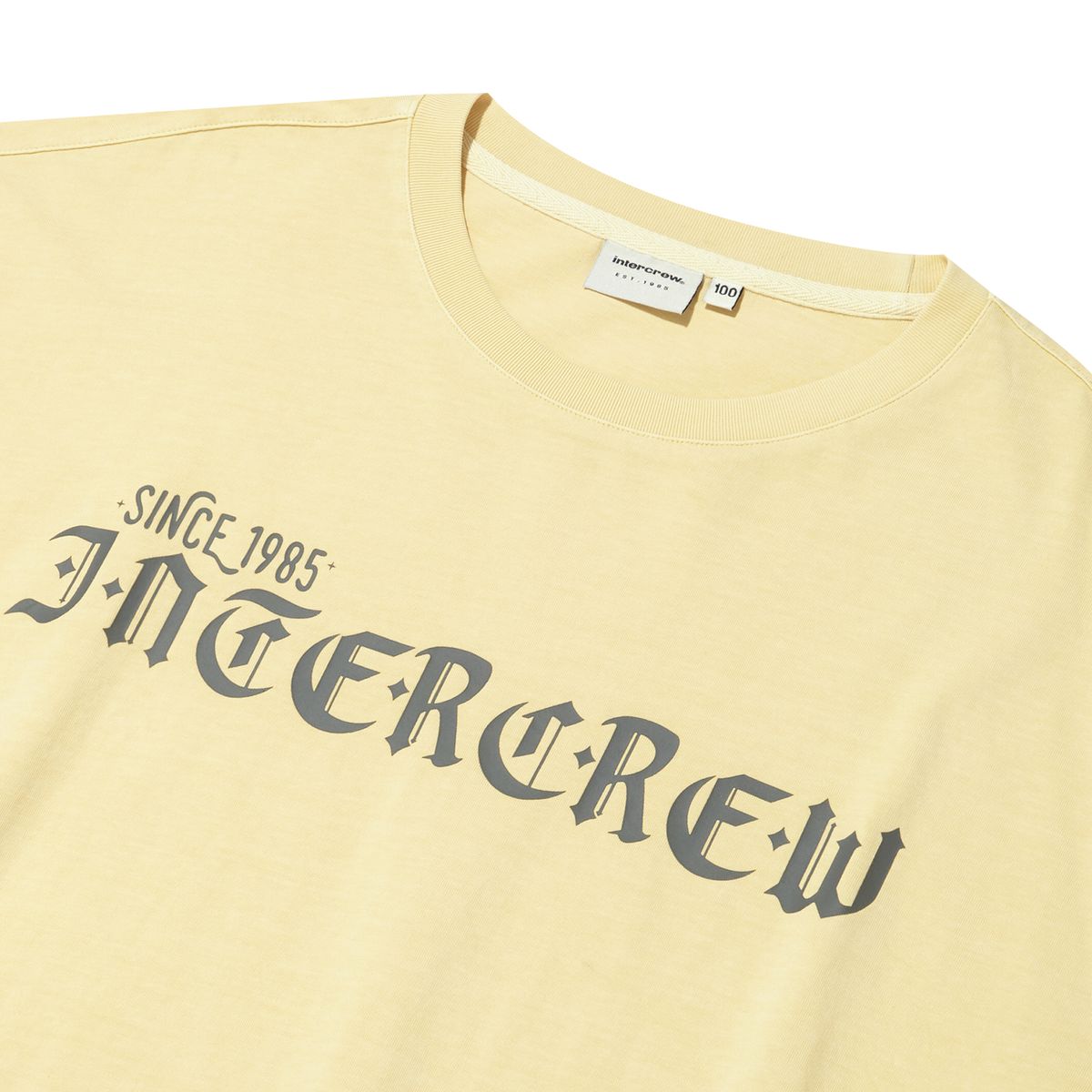 인터크루(INTERCREW) 고딕체 피그먼트 반팔 티셔츠 옐로우 ITA2TR34AYE