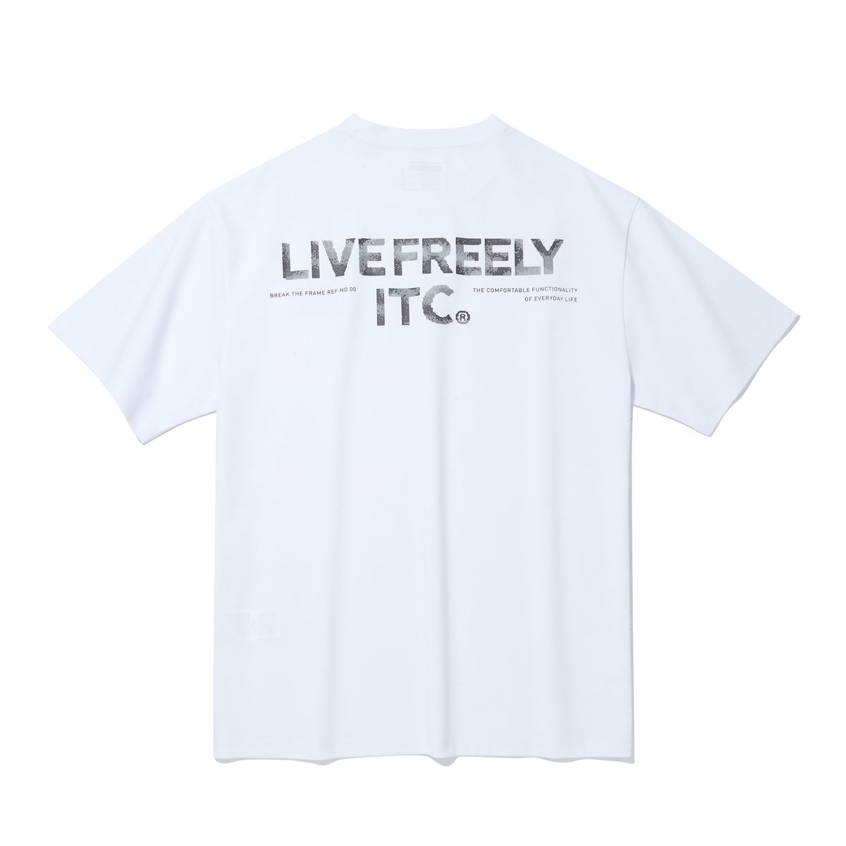 인터크루(INTERCREW) 픽셀 레터링 라벨 레이어링 반팔 티셔츠 화이트 ITA2TM08AWH