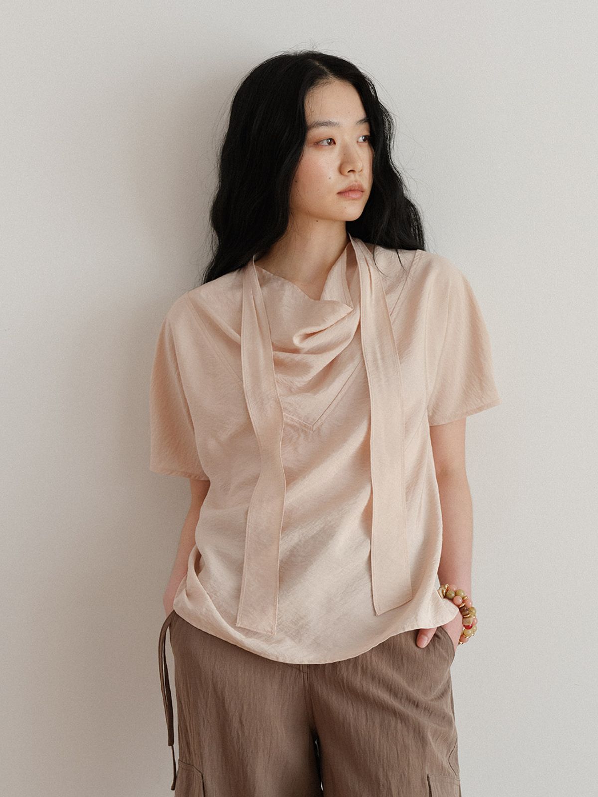 헌치(HUNCH) Tie Cowl Neck Blouse (2color)