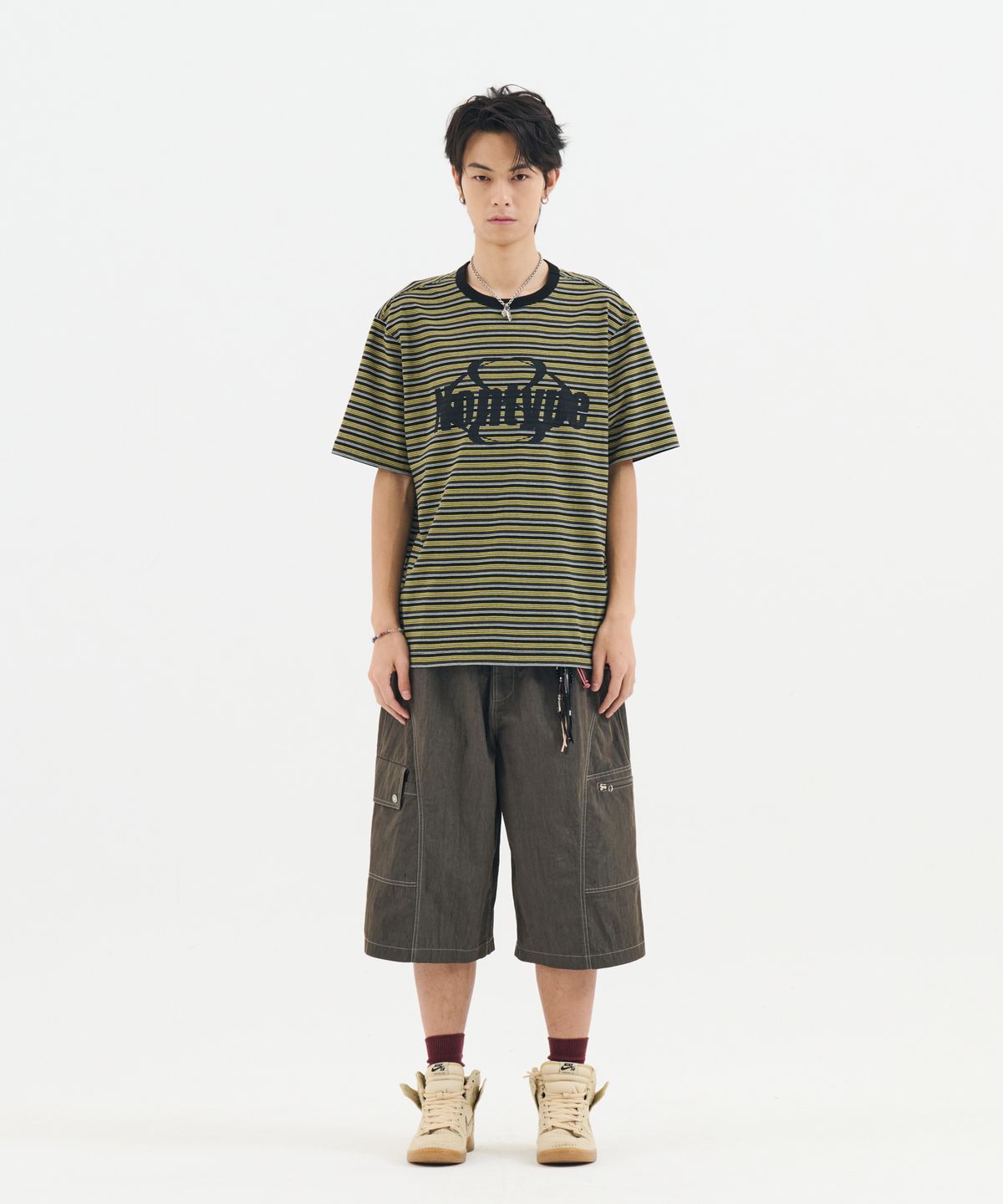 논타입(NONTYPE) STRIPED LOGO GRAPHIC T-SHIRT (BLACK)