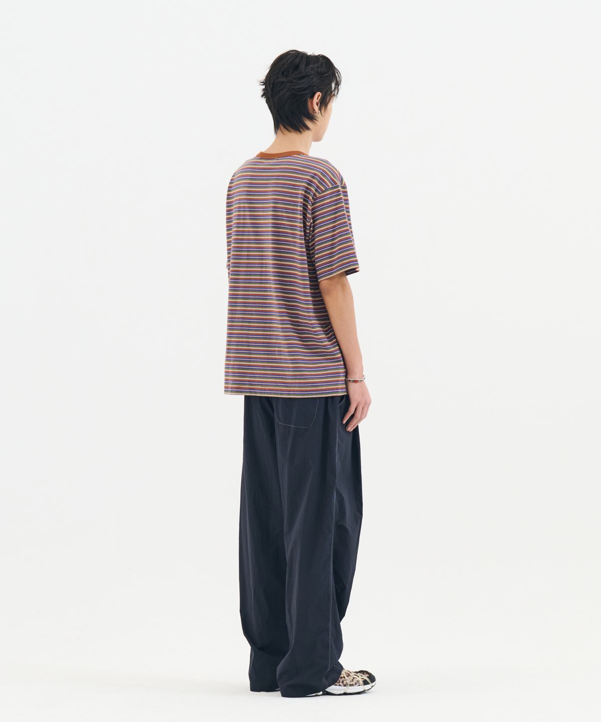논타입(NONTYPE) STRIPED LOGO GRAPHIC T-SHIRT (BROWN)