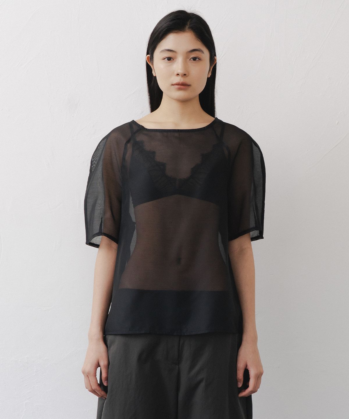 애프터글로울(AFTERGLOWOOL) Sheer Half Sleeve Blouse-Black