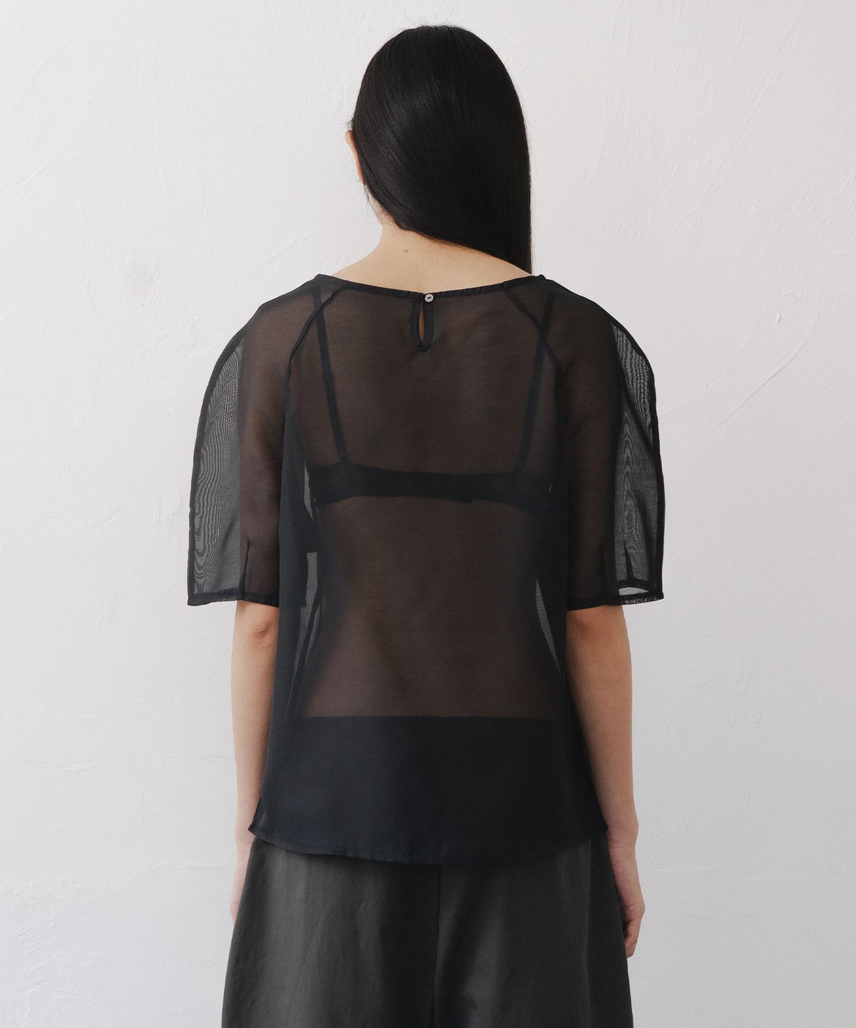 애프터글로울(AFTERGLOWOOL) Sheer Half Sleeve Blouse-Black