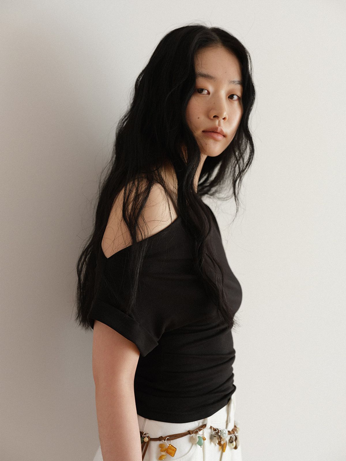 헌치(HUNCH) Asymmetric Fitted Jersey Blouse (2color)