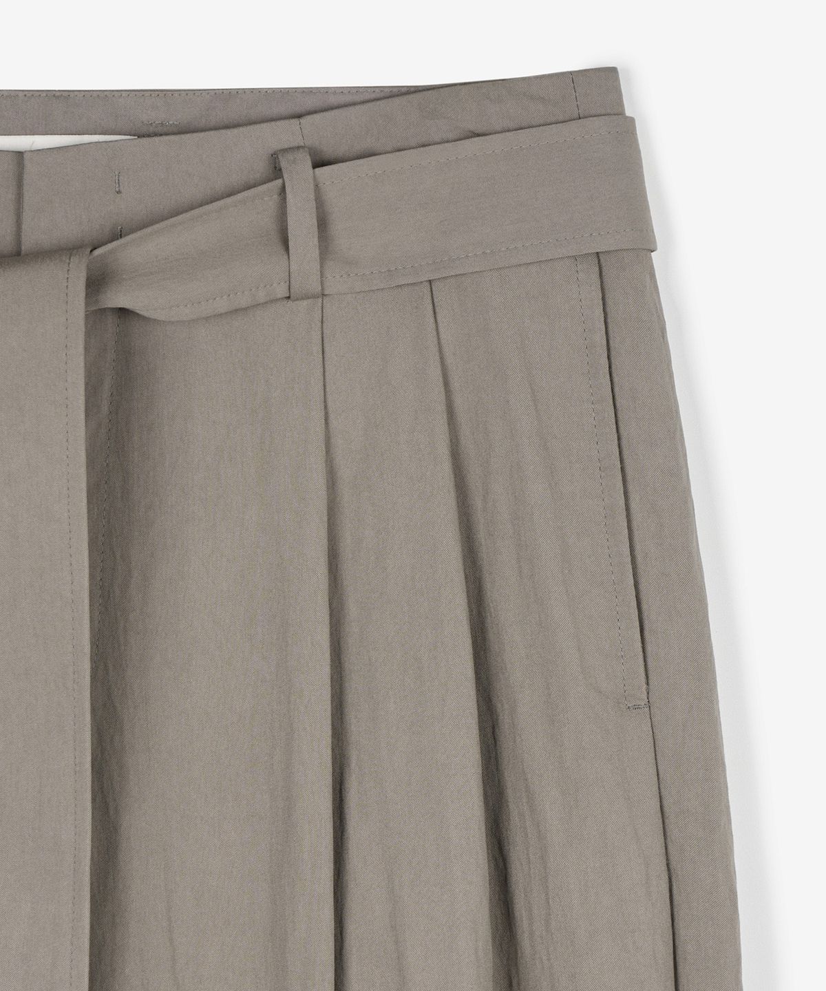 티엔지티(TNGT) Wide Viscose Belted Pants (Khaki) TNPA6E201K2