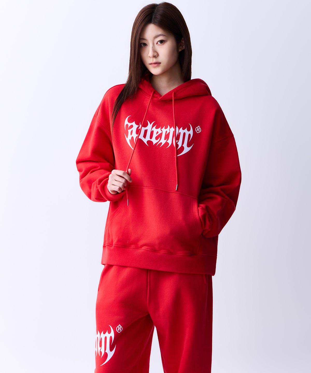 에이던엠(ADERNM) 다크뱃 로고 스웨트 밴딩팬츠 레드