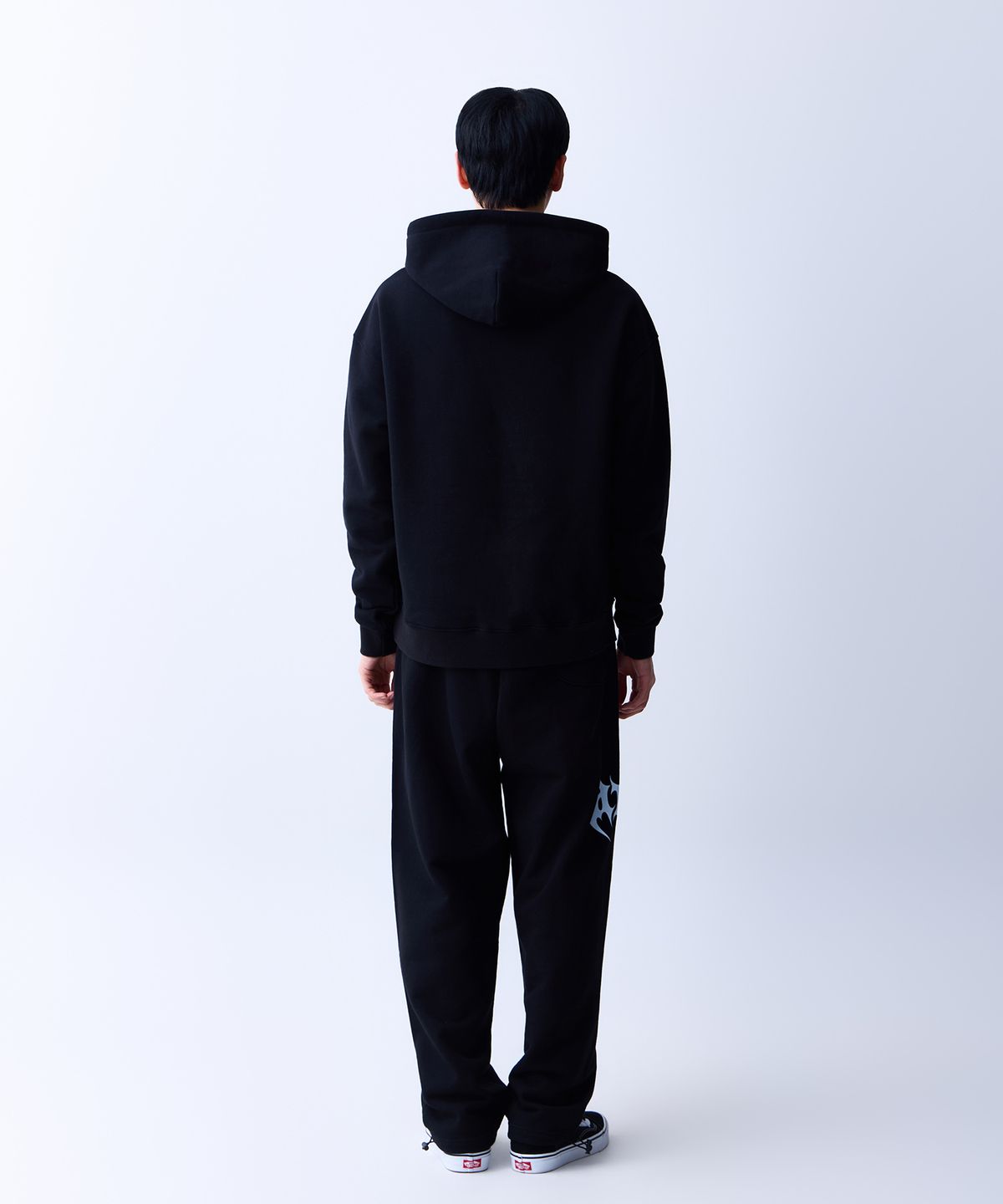 에이던엠(ADERNM) 다크뱃 로고 스웨트 밴딩팬츠 블랙