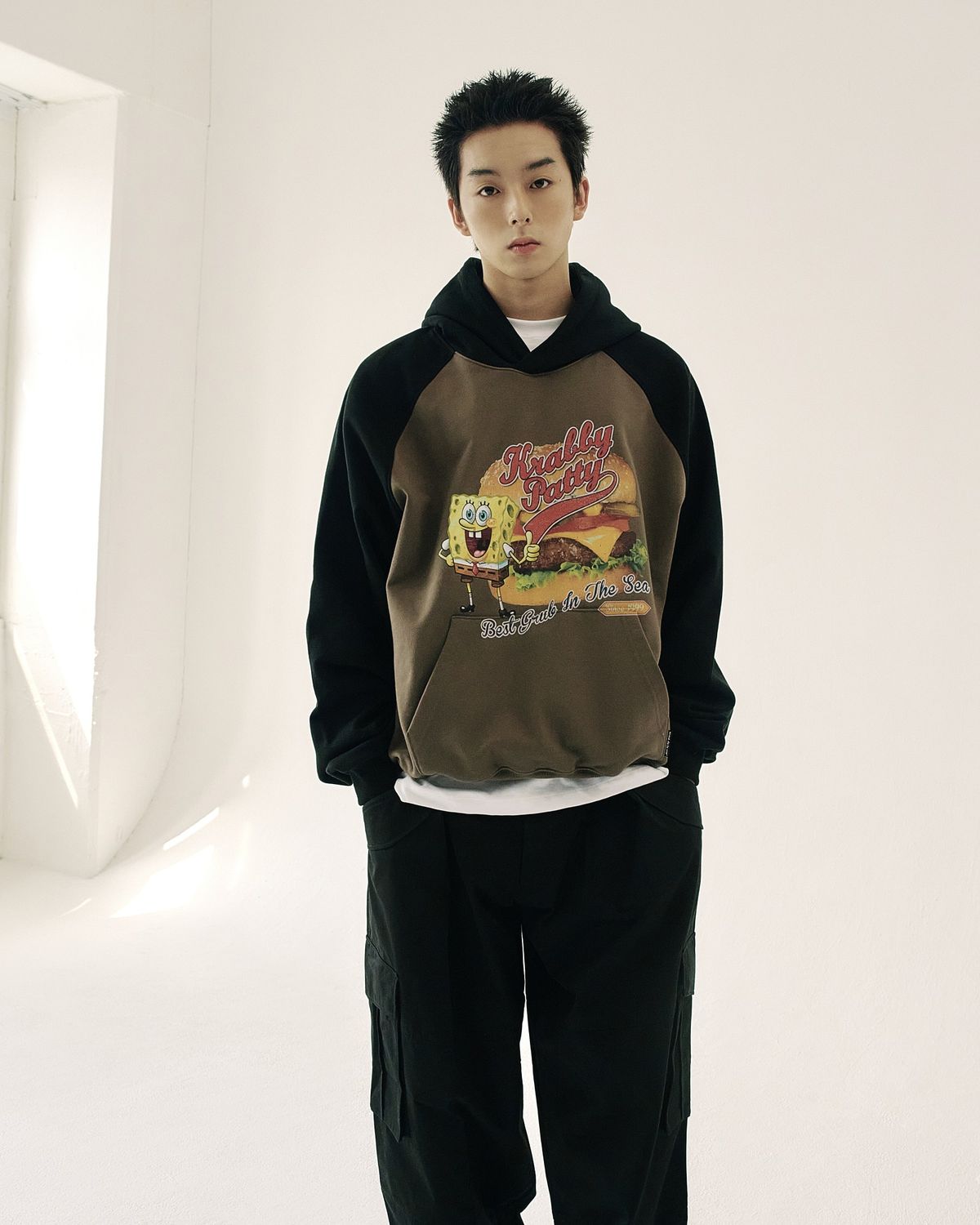 아크메드라비(ACME DE LA VIE) KRABBY PATTIES SPONGEBOB HOODIE
