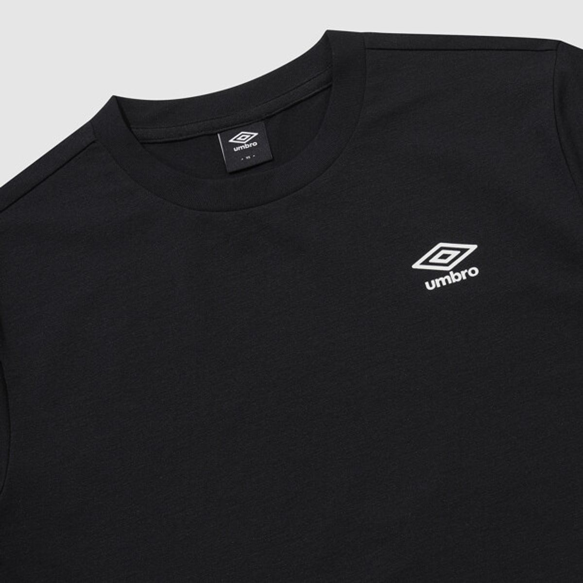 엄브로(UMBRO) [QUICK-DRY] 쿨 스타터 머슬핏 프레쉬 반팔 티셔츠 블랙 UR221CRS52