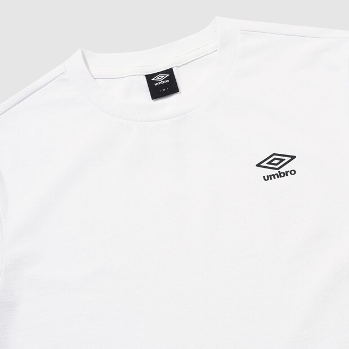 엄브로(UMBRO) [QUICK-DRY] 쿨 스타터 머슬핏 프레쉬 반팔 티셔츠 화이트 UR221CRS52