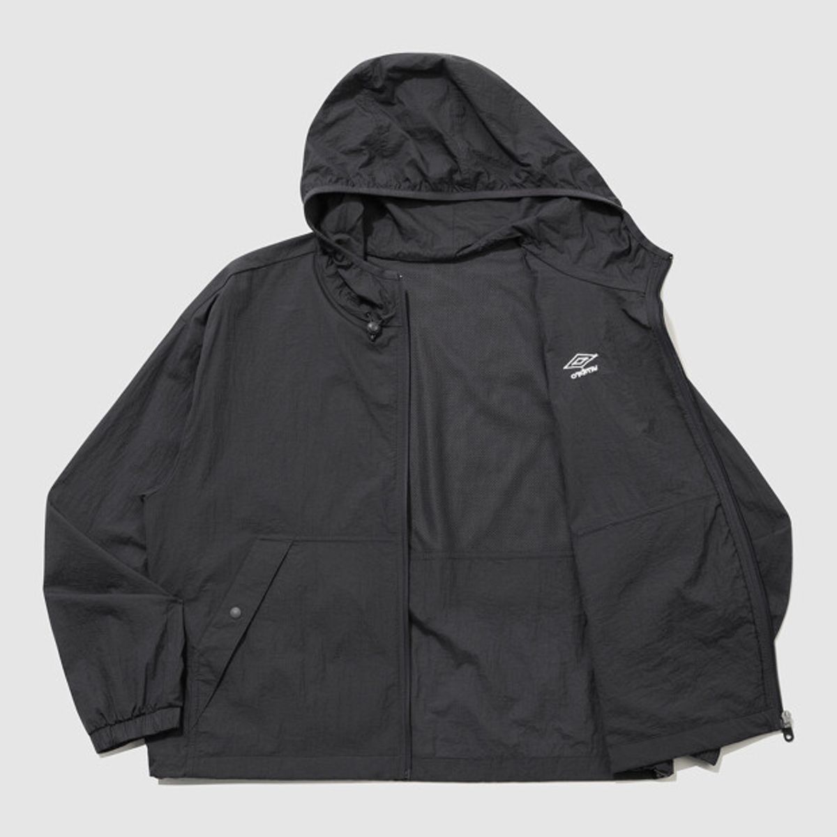 엄브로(UMBRO) 코지코어 우먼스 경량 나일론 후드 자켓 차콜 UR222CJK69