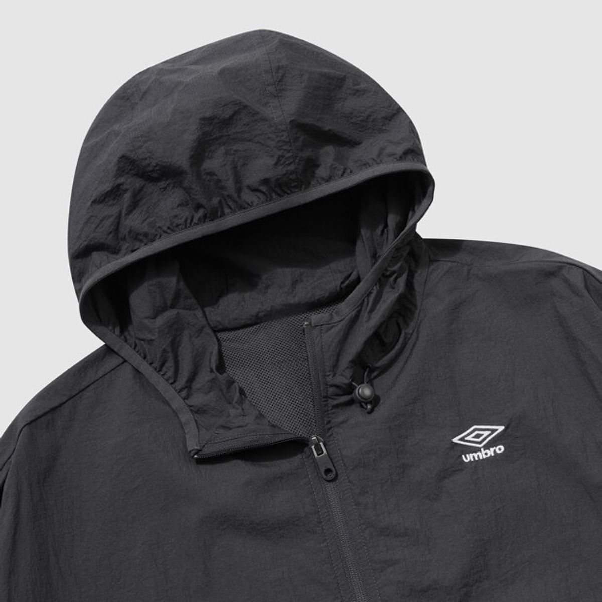 엄브로(UMBRO) 코지코어 우먼스 경량 나일론 후드 자켓 차콜 UR222CJK69