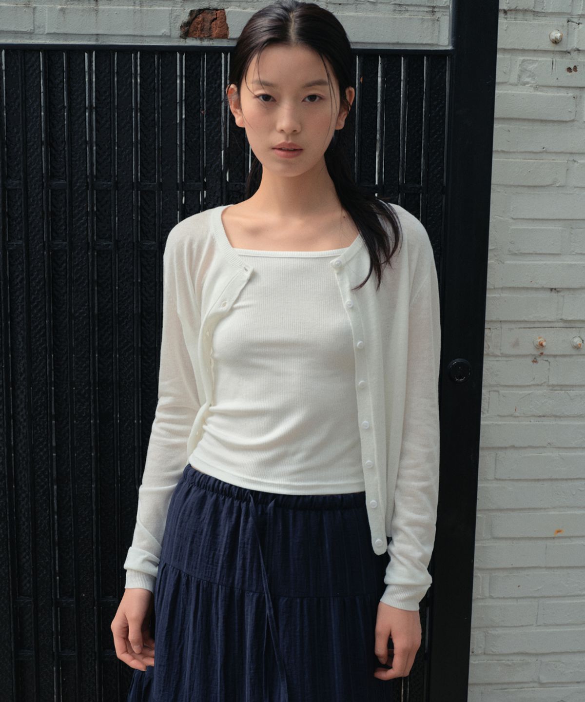 웬즈데이오아시스 포 우먼(WEDNESDAYOASISFORWOMEN) 베이 린넨 가디건_IVORY(WC26KN23)