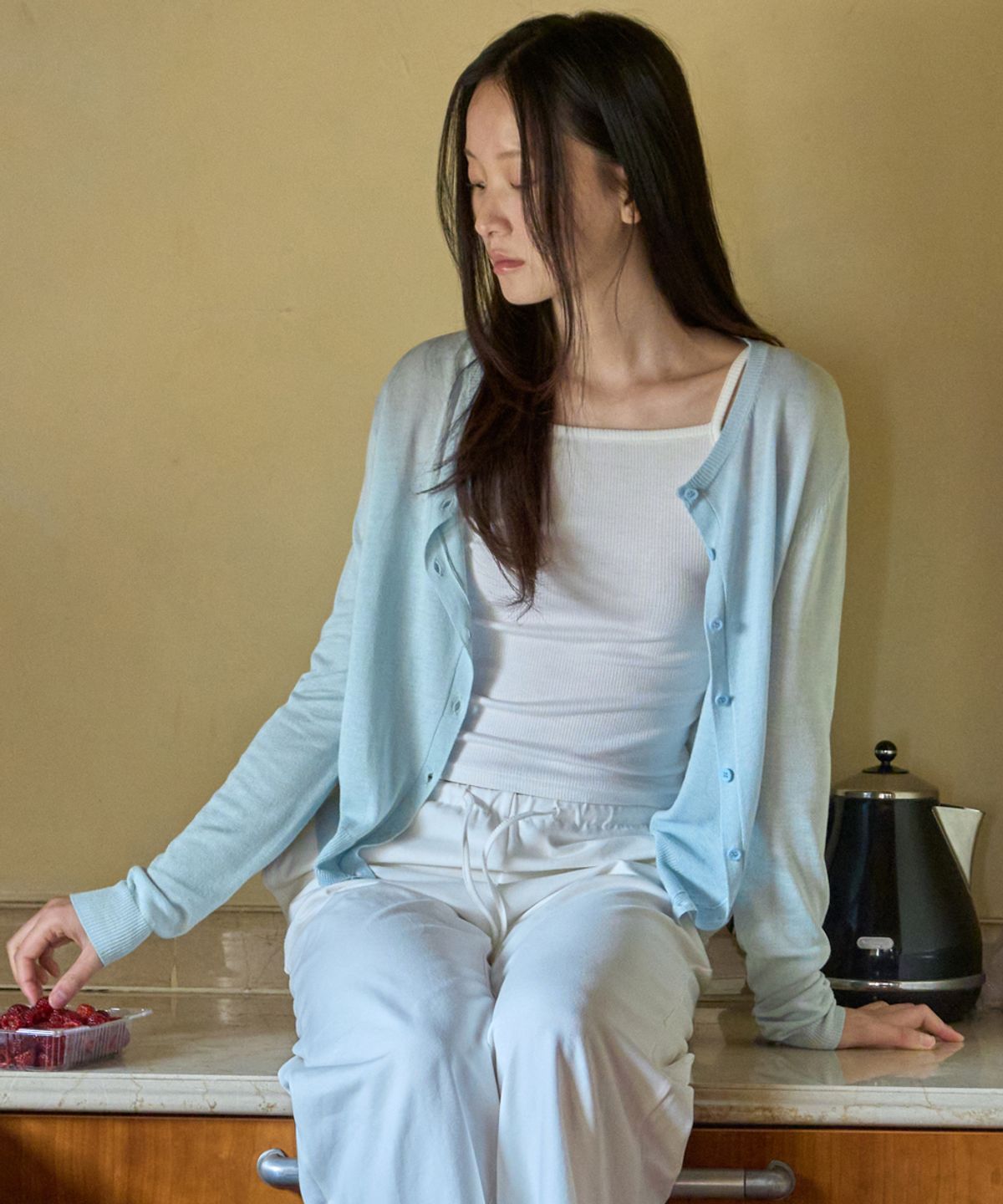 웬즈데이오아시스 포 우먼(WEDNESDAYOASISFORWOMEN) 베이 린넨 가디건_SKY BLUE(WC26KN23)