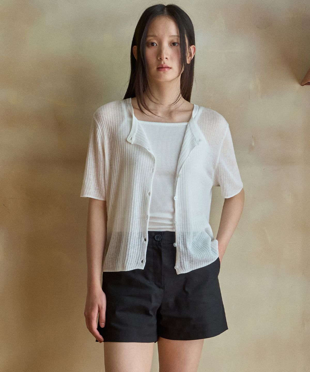 웬즈데이오아시스 포 우먼(WEDNESDAYOASISFORWOMEN) 시어 린넨 하프 가디건_WHITE(WC26KN58)