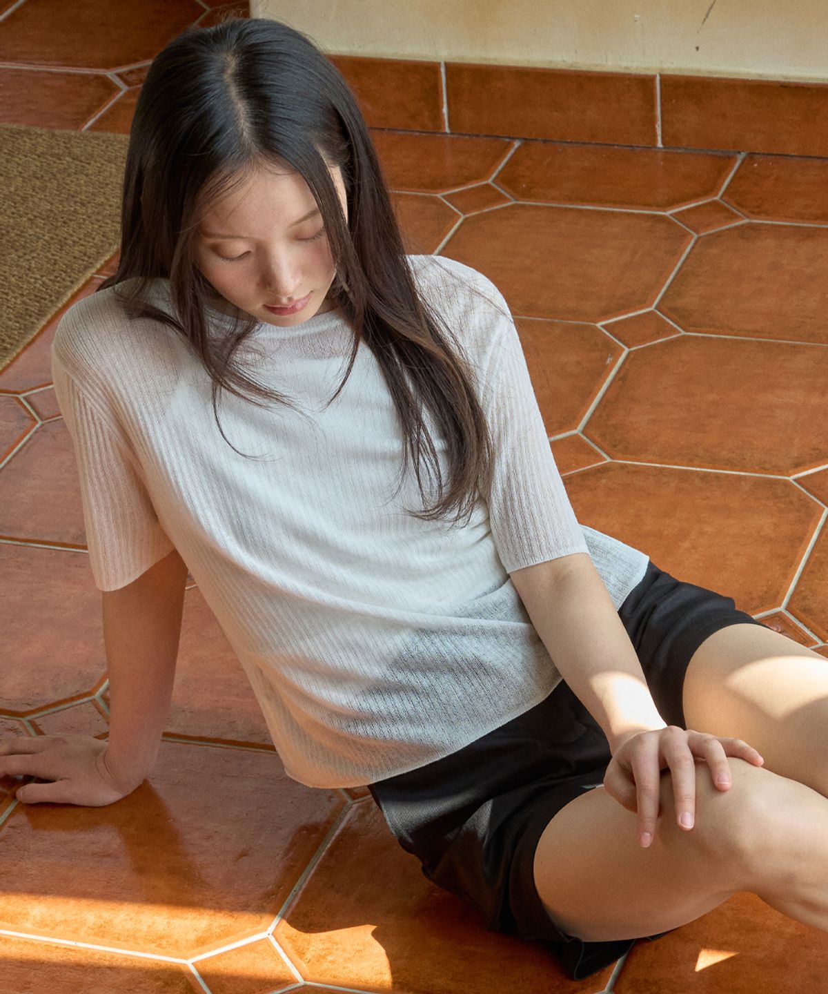 웬즈데이오아시스 포 우먼(WEDNESDAYOASISFORWOMEN) 시어 린넨 하프 가디건_WHITE(WC26KN58)