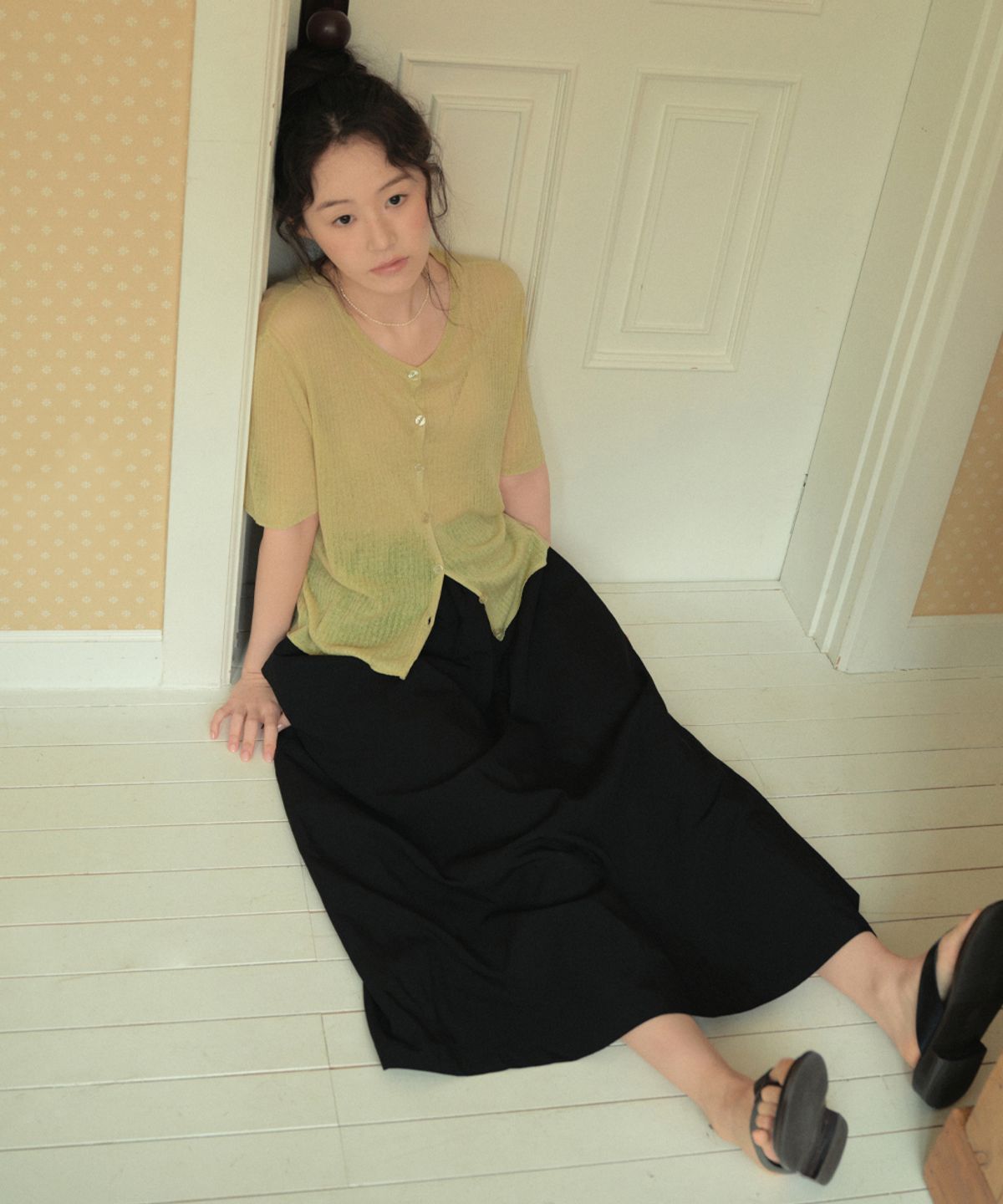 웬즈데이오아시스 포 우먼(WEDNESDAYOASISFORWOMEN) 시어 린넨 하프 가디건_OLIVE(WC26KN58)