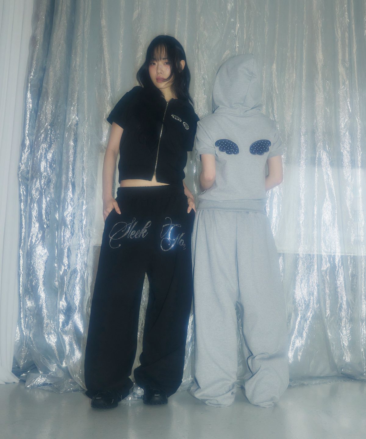 슬릭글로우(SLEEKGLOW) 핫픽스 오버핏 스웨트 팬츠[블랙]
