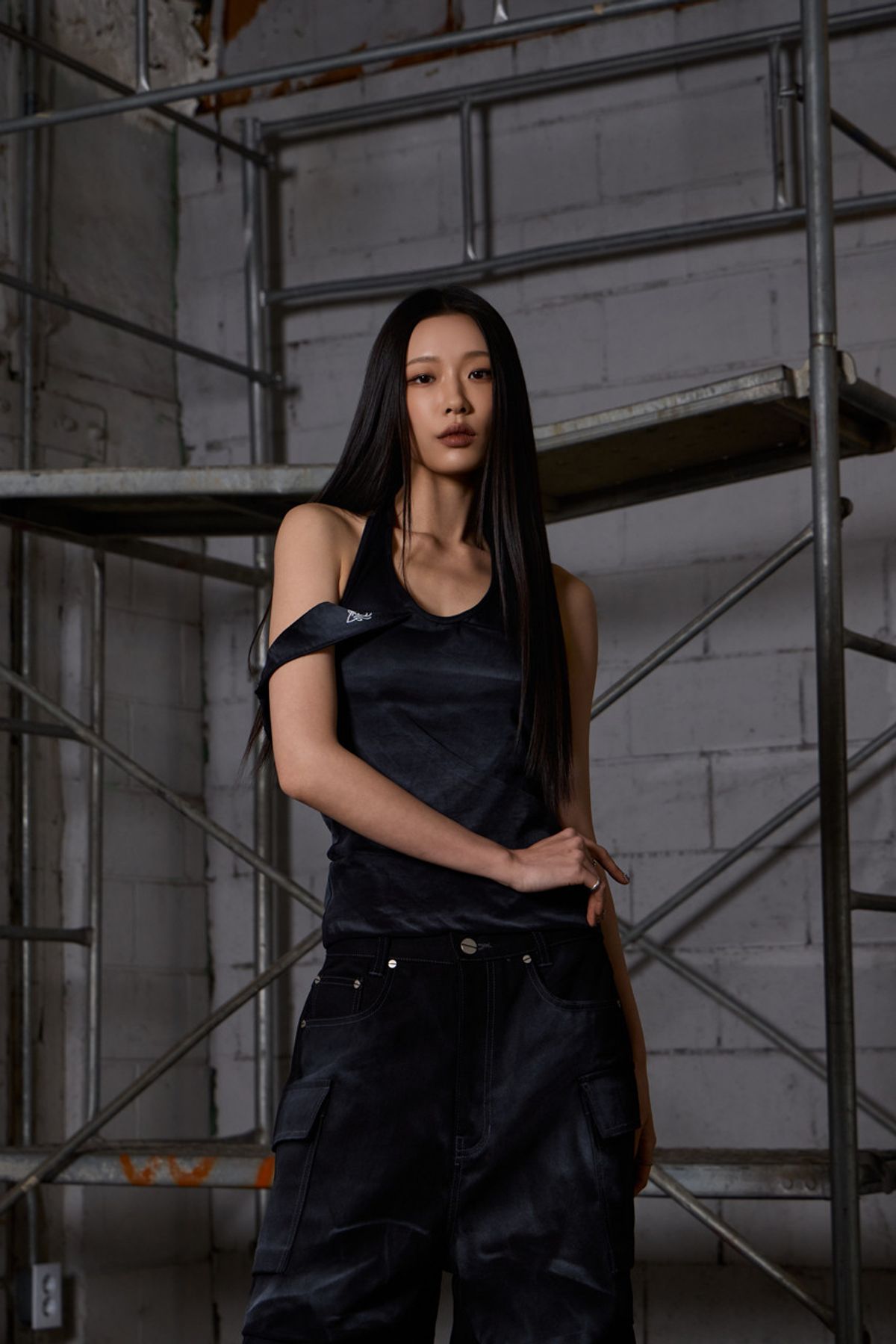 베이디피(VADEFY) 더티워싱 레이어드 홀터넥 - 블랙