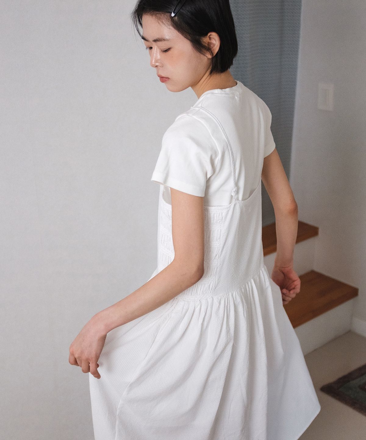 코튼벨(COTTON BELL) 시어서커 스모크 원피스 - White