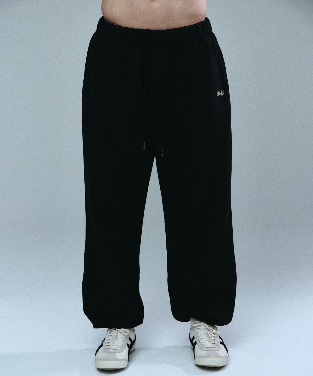 미학(MIHAK) 메탈 로고 조거 팬츠 (BLACK)