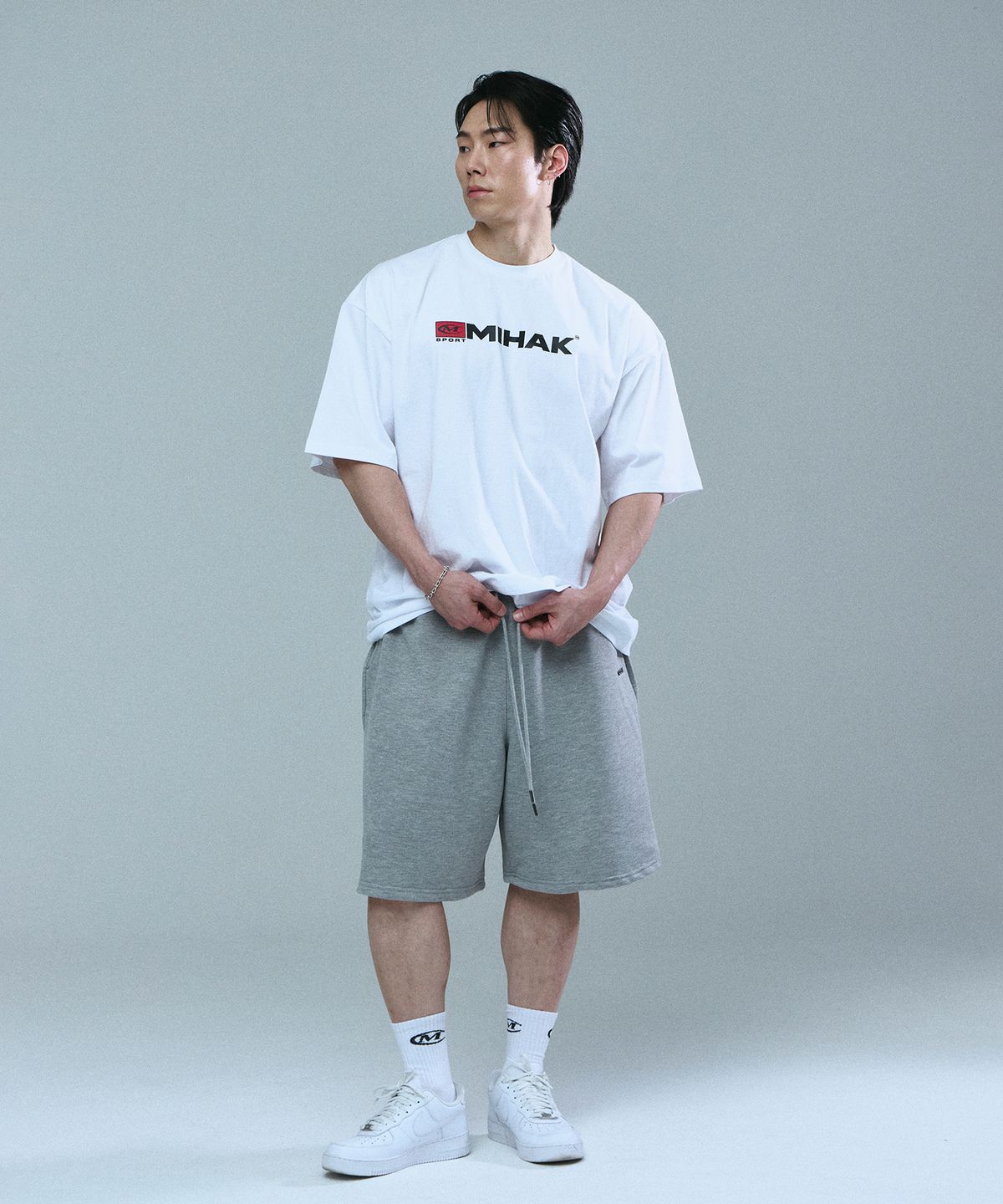 미학(MIHAK) 포켓 로고 버뮤다 팬츠 (GRAY)