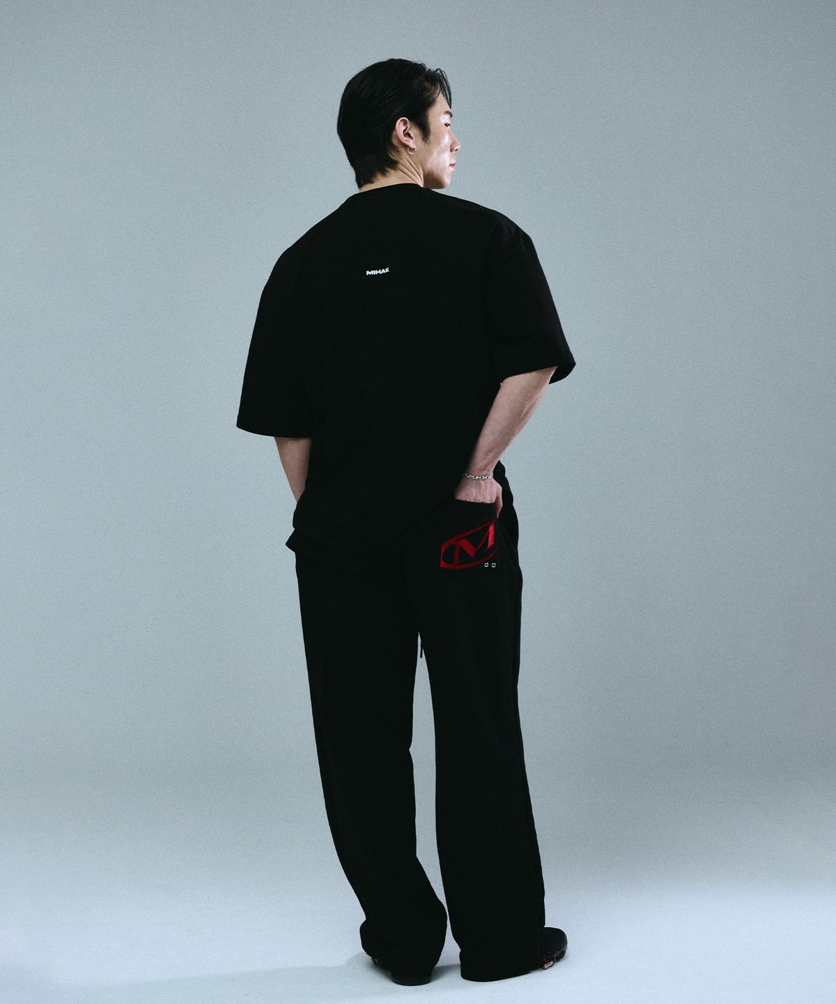 미학(MIHAK) 심볼 빅 로고 오버핏 티셔츠 (BLACK)