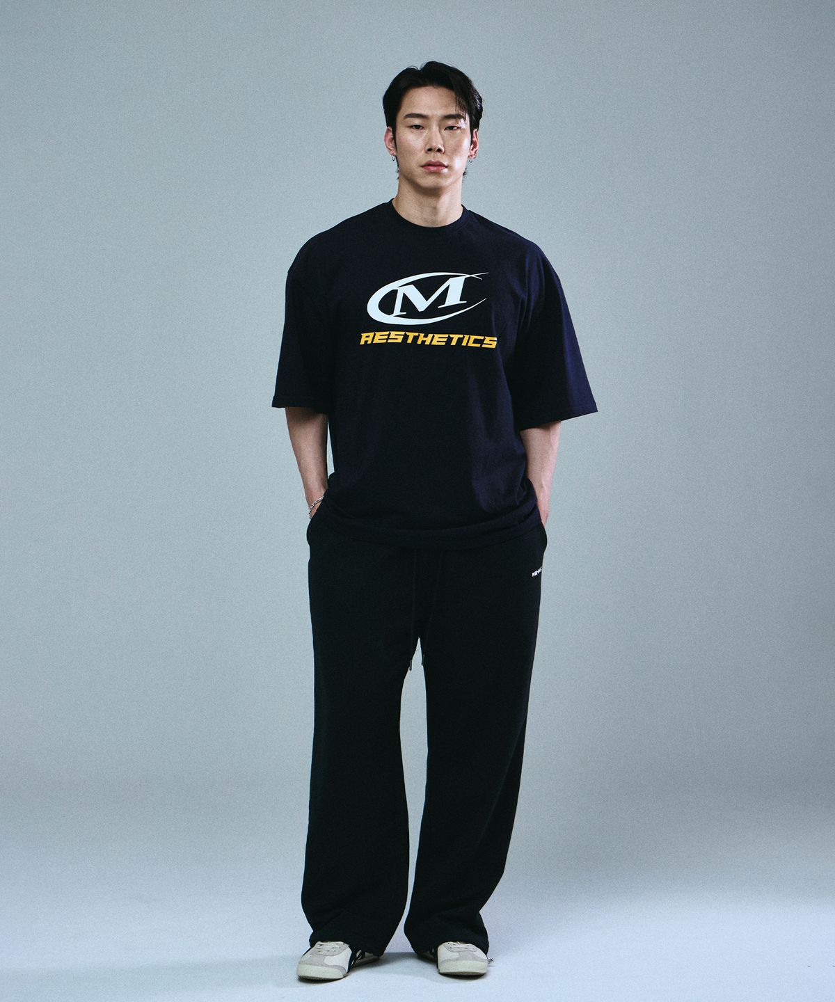미학(MIHAK) 심볼 빅 로고 오버핏 티셔츠 (NAVY)