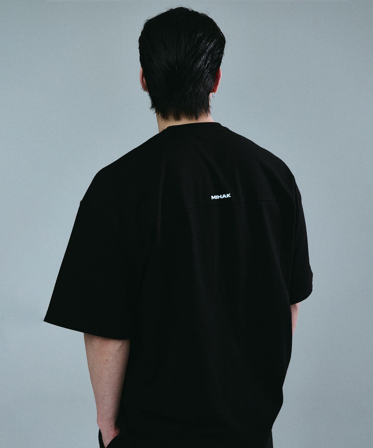 미학(MIHAK) 스포츠 엠블럼 오버핏 티셔츠 (BLACK)