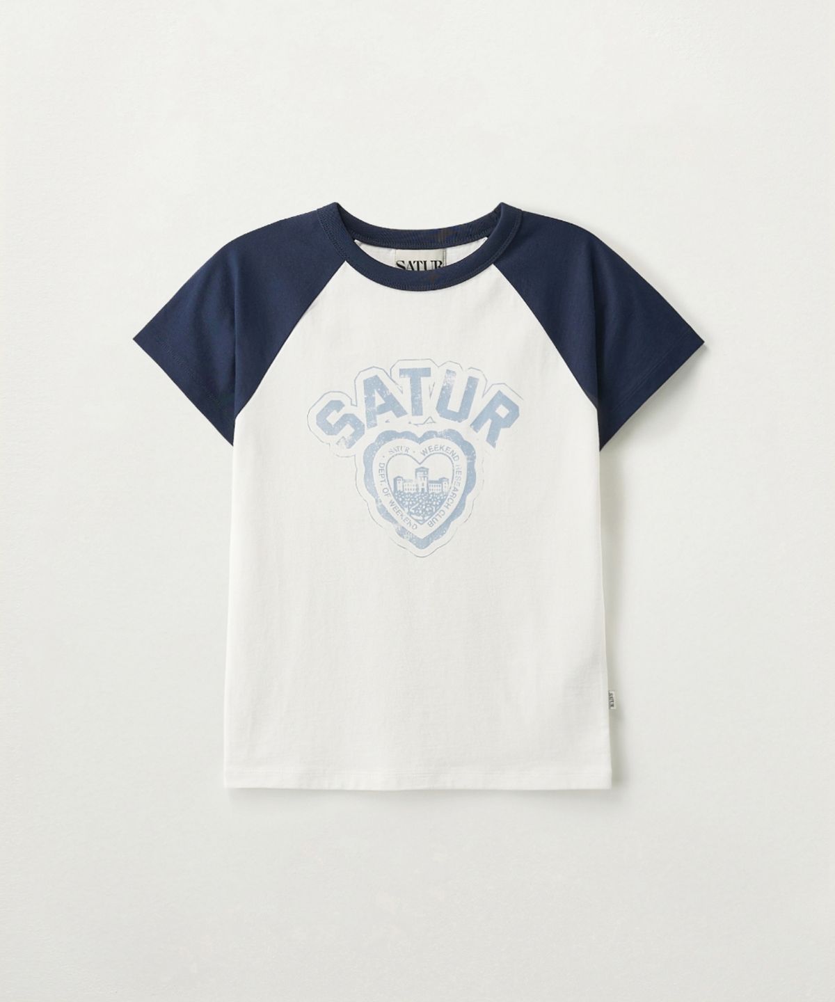 세터(SATUR) (W) 하트 그래픽 레글런 반팔 티셔츠 화이트