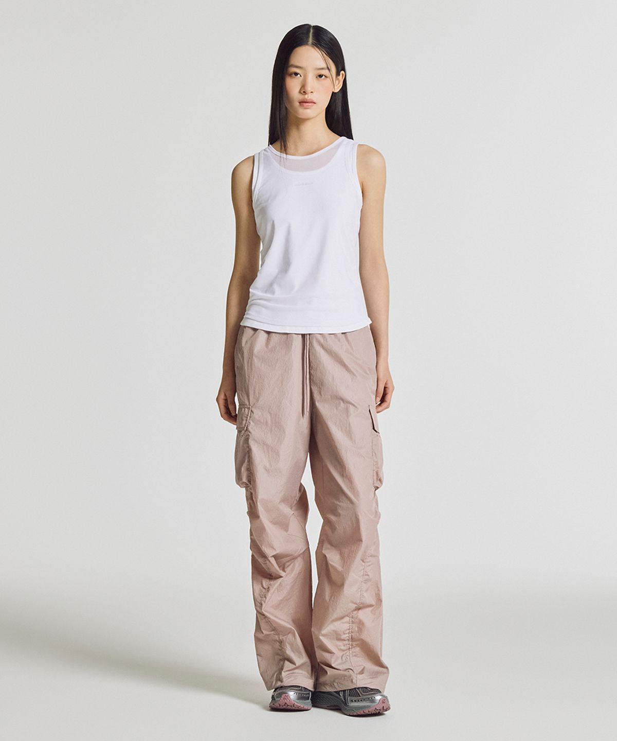 뉴발란스(NEW BALANCE) NBNTG2W412 / WOMEN 에센셜 경량 우븐 카고 와이드 팬츠 (G/PINK)
