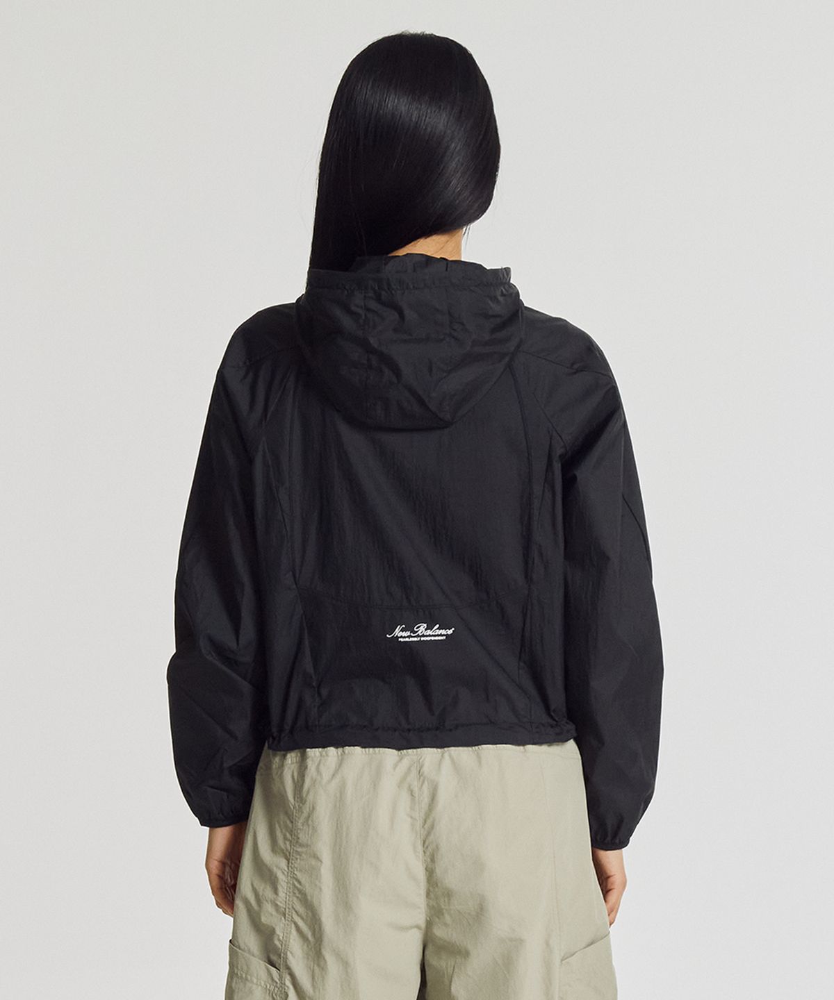뉴발란스(NEW BALANCE) NBNAG2W512 / WOMEN 브리즈라이트 초경량 패커블 우븐자켓 (BLACK)