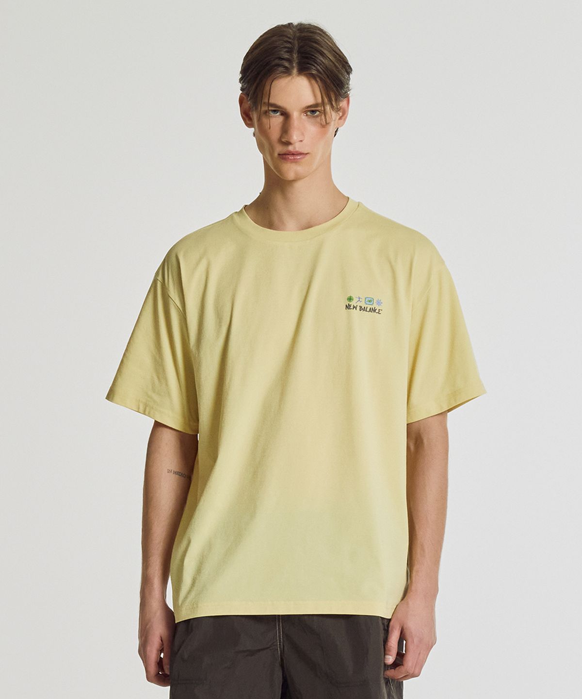 뉴발란스(NEW BALANCE) NBNEG31643 / UNI 써니 레이니 일러스트 반팔티 (YELLOW)