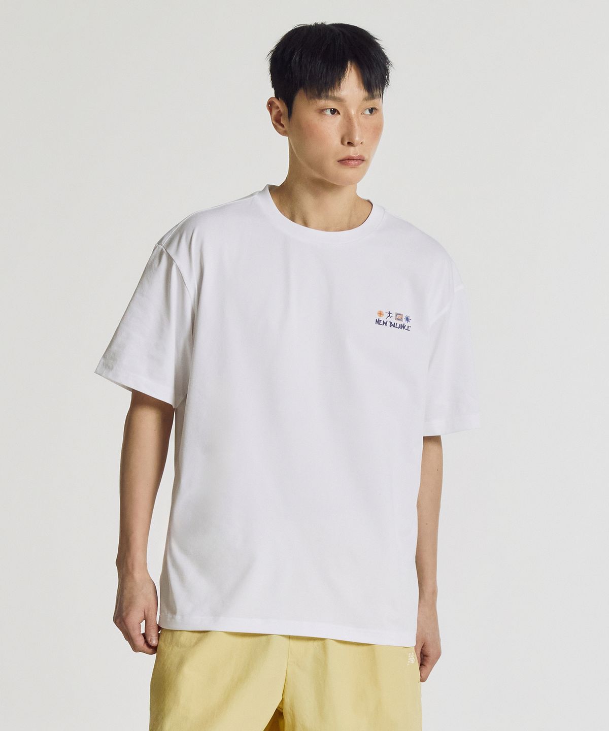 뉴발란스(NEW BALANCE) NBNEG31643 / UNI 써니 레이니 일러스트 반팔티 (WHITE)