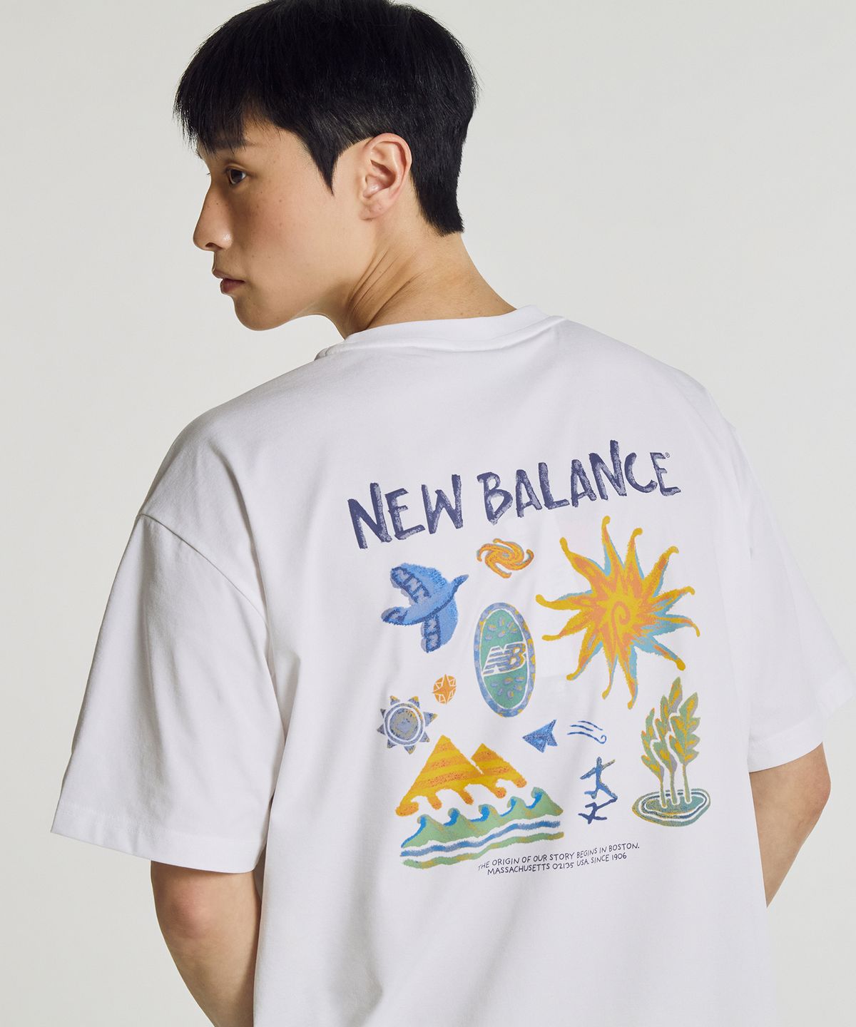 뉴발란스(NEW BALANCE) NBNEG31643 / UNI 써니 레이니 일러스트 반팔티 (WHITE)