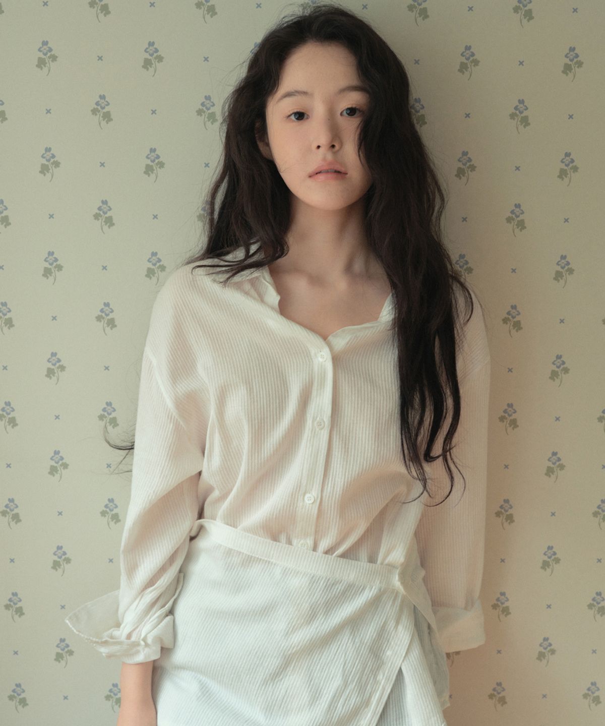 웬즈데이오아시스 포 우먼(WEDNESDAYOASISFORWOMEN) 디아 스트라이프 랩 셔츠_IVORY(WB6ST02)