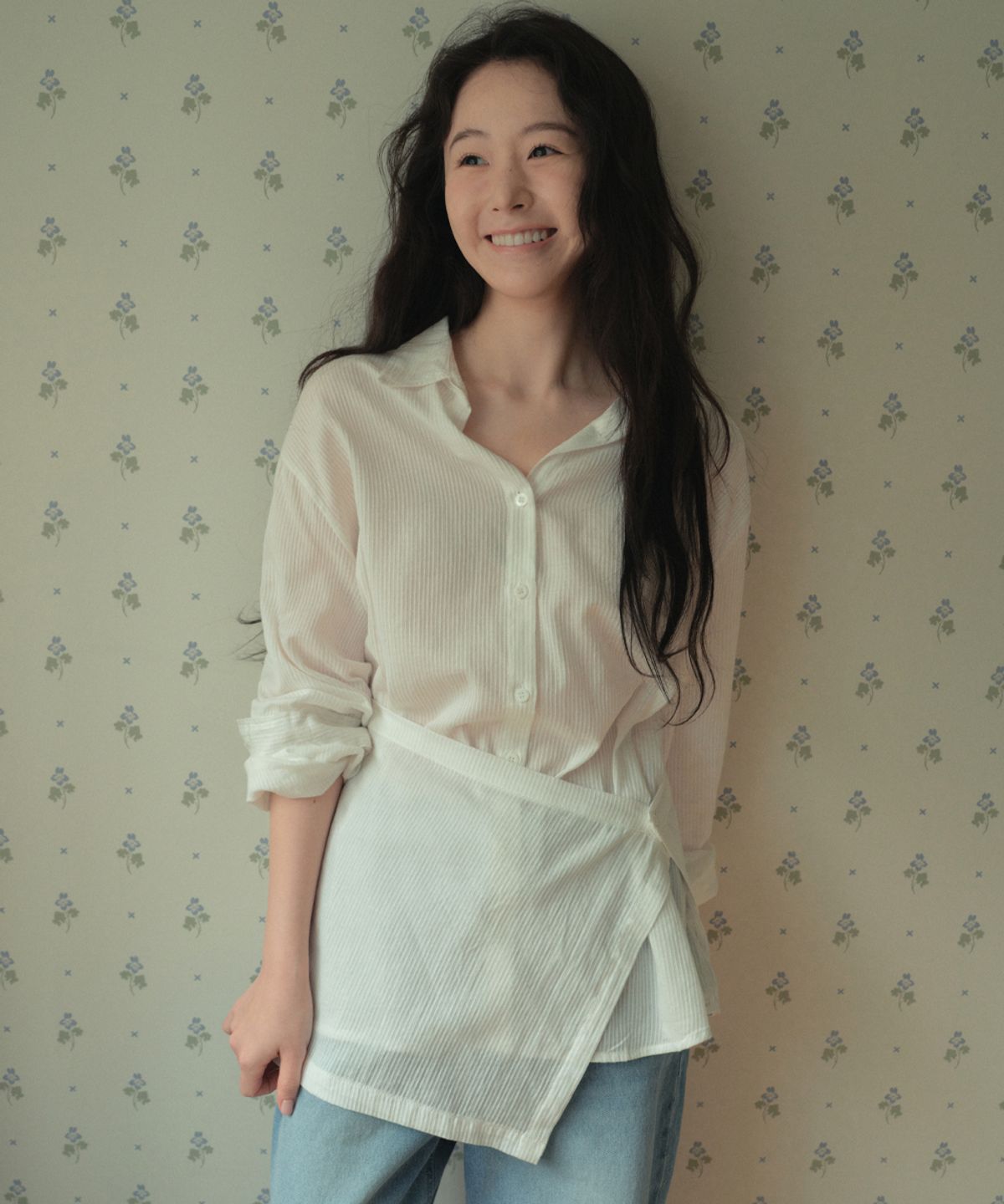 웬즈데이오아시스 포 우먼(WEDNESDAYOASISFORWOMEN) 디아 스트라이프 랩 셔츠_IVORY(WB6ST02)