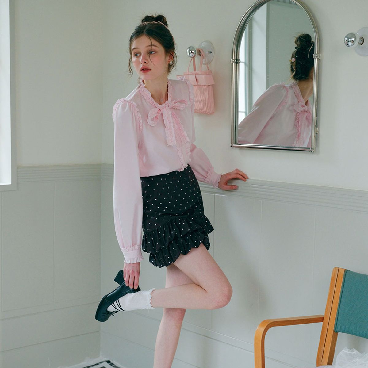 쎄무아듀(CEST MOIDEW) Cest_Ribbon tie ruffle button blouse