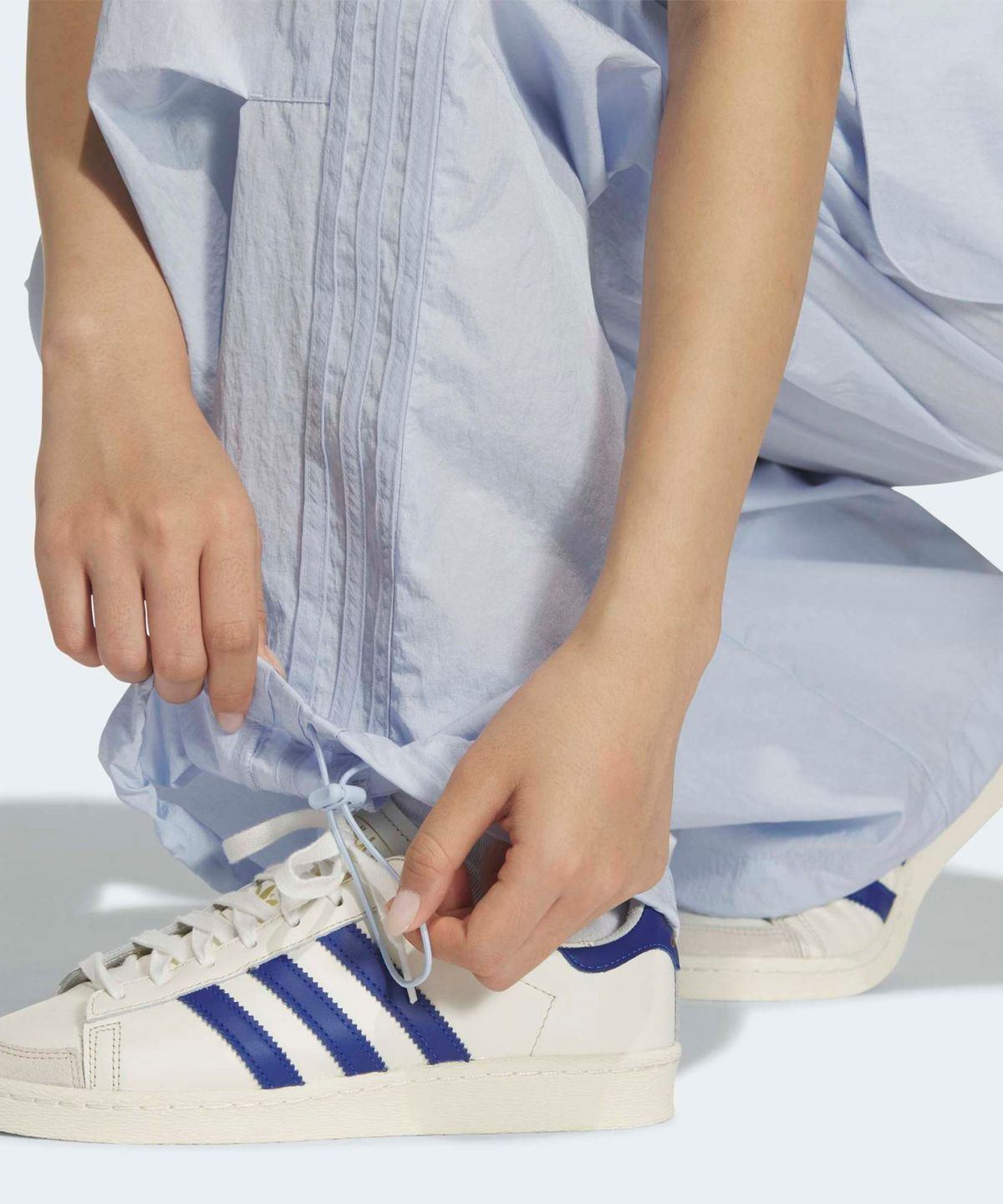 아디다스(ADIDAS) OG W 카고 팬츠 - 크리스탈스카이 / KT3059