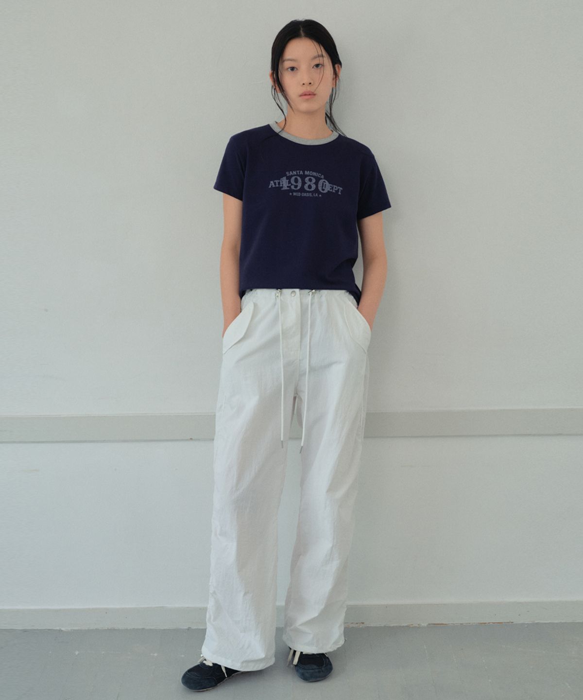 웬즈데이오아시스 포 우먼(WEDNESDAYOASISFORWOMEN) 모니카 링거 하프 티셔츠_NAVY(WB6TP30)