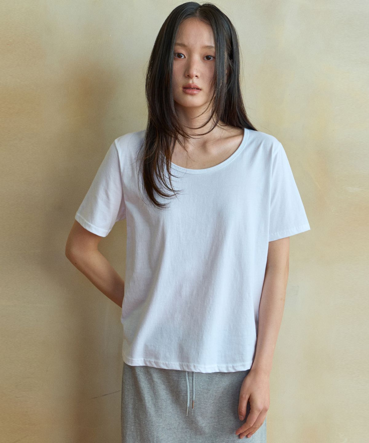 웬즈데이오아시스 포 우먼(WEDNESDAYOASISFORWOMEN) 실켓 유넥 하프 티셔츠_IVORY(WB6TP32)