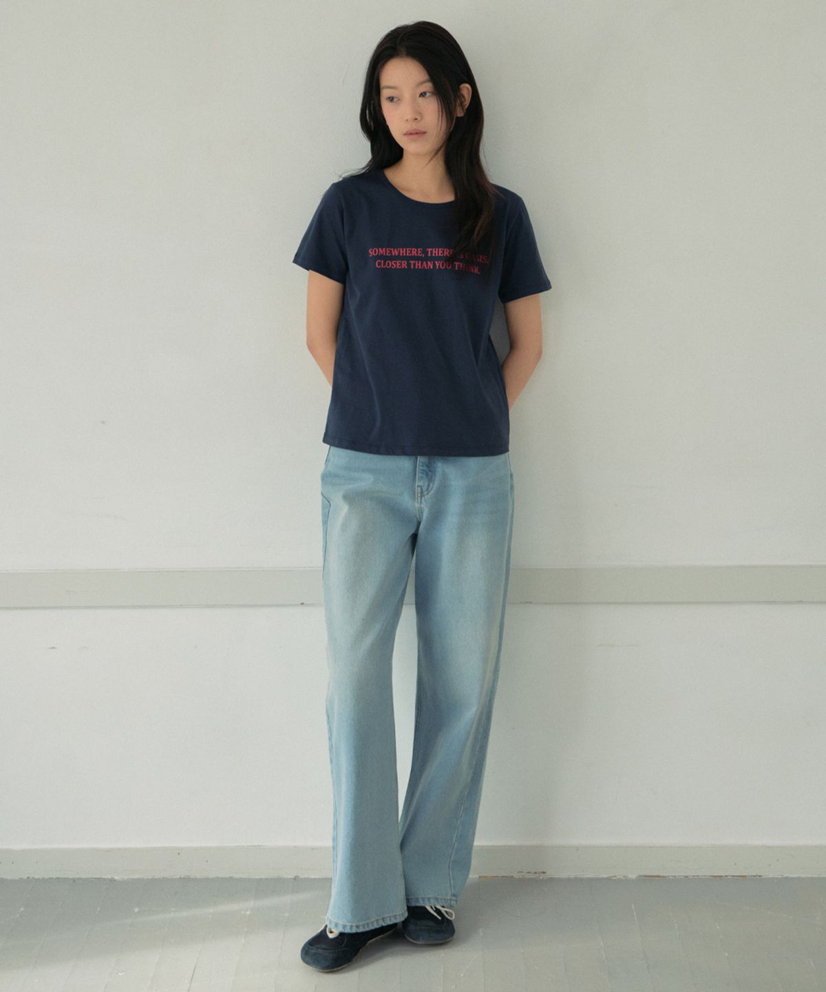 웬즈데이오아시스 포 우먼(WEDNESDAYOASISFORWOMEN) 클로저 실켓 하프 티셔츠_NAVY(WB6TP35)