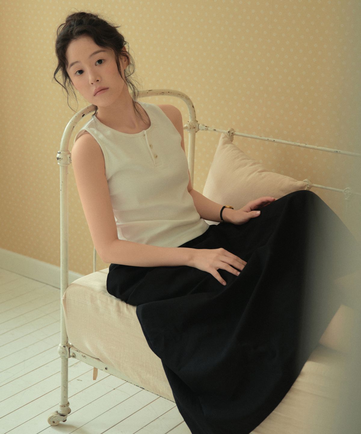 웬즈데이오아시스 포 우먼(WEDNESDAYOASISFORWOMEN) 헨리넥 골지 슬리브리스_IVORY(W26TP23)