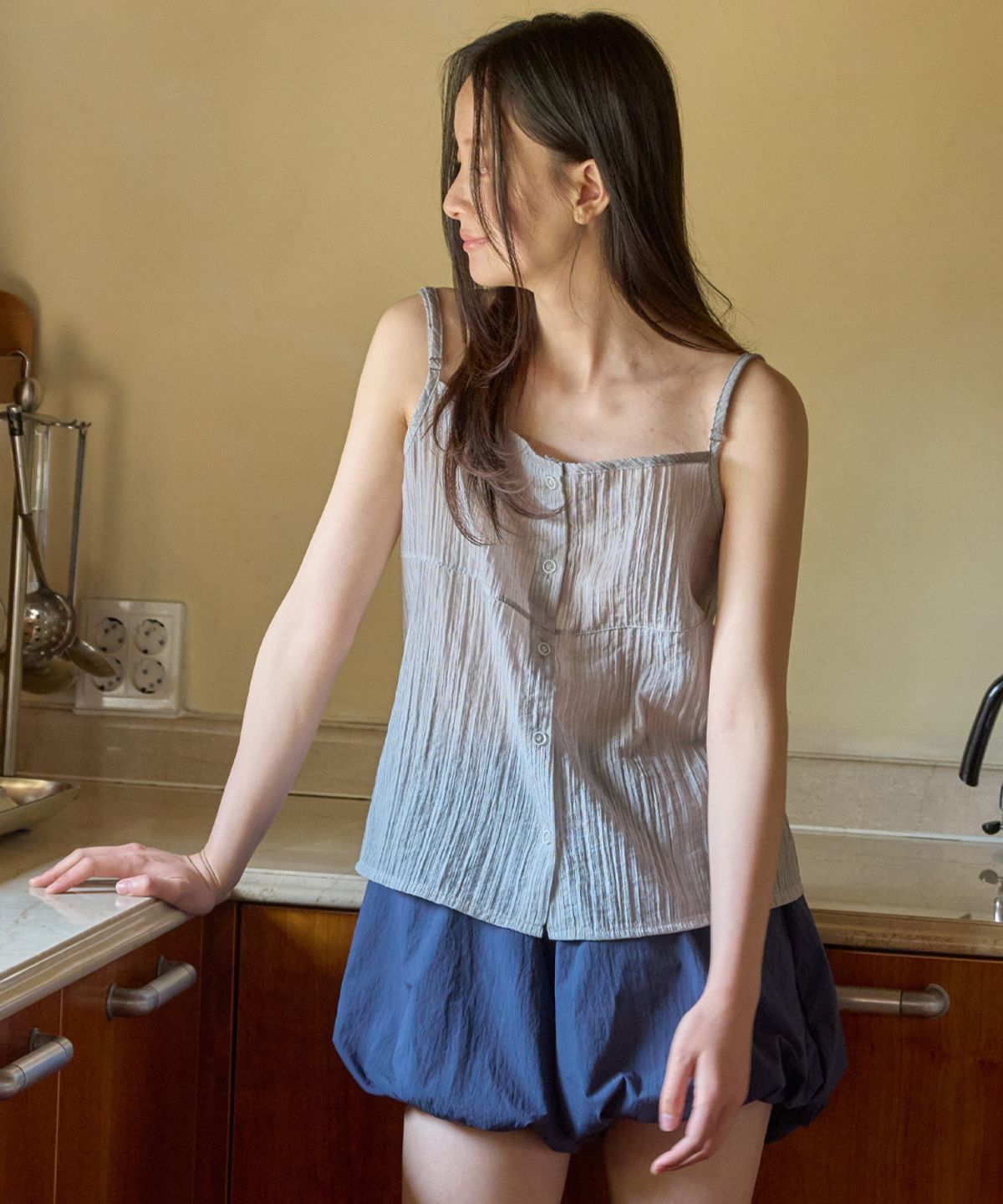 웬즈데이오아시스 포 우먼(WEDNESDAYOASISFORWOMEN) 릴로 스트라이프 슬리브리스_LIGHT GRAY(WB6TP36)
