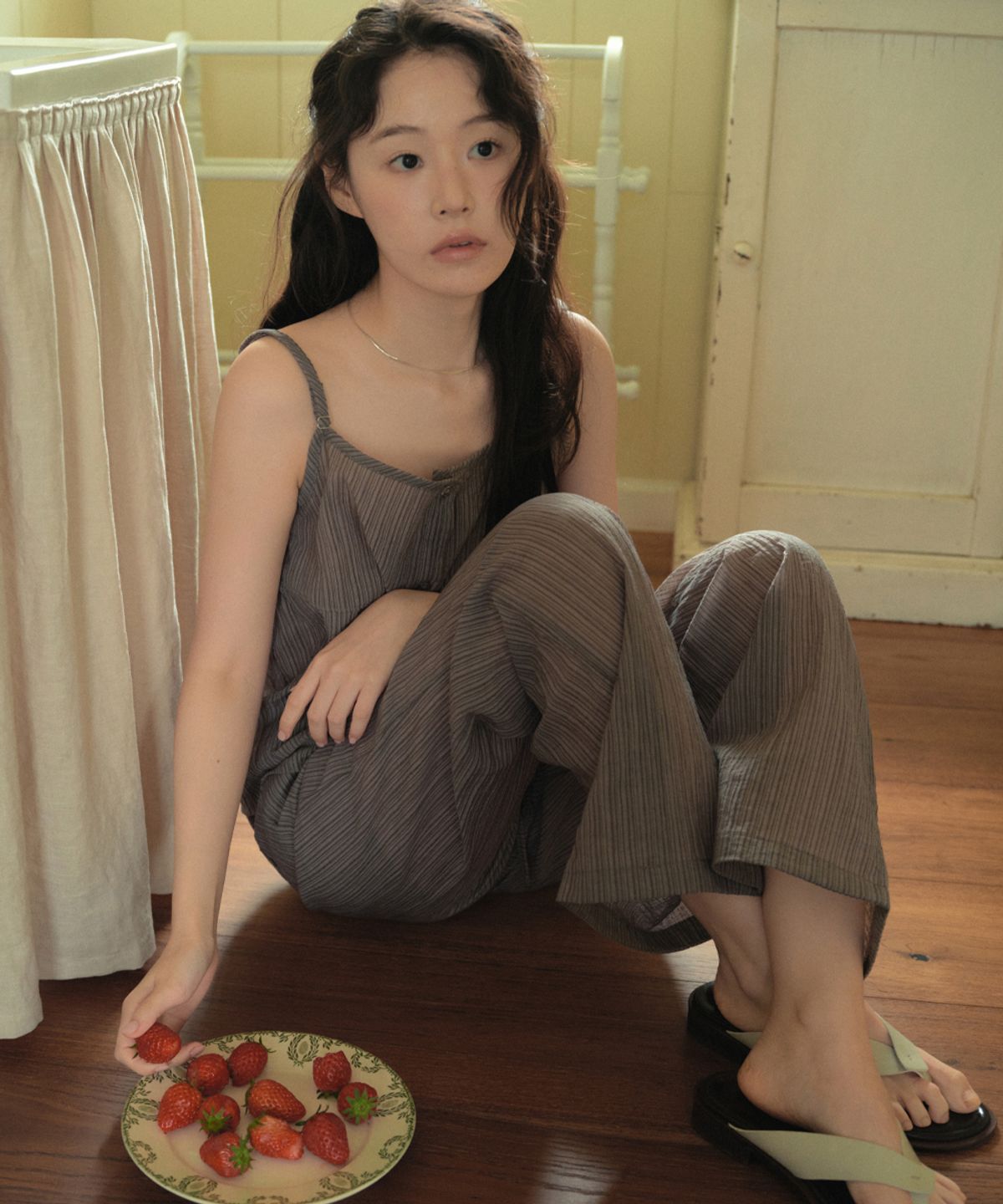 웬즈데이오아시스 포 우먼(WEDNESDAYOASISFORWOMEN) 릴로 스트라이프 슬리브리스_KHAKI(WB6TP36)