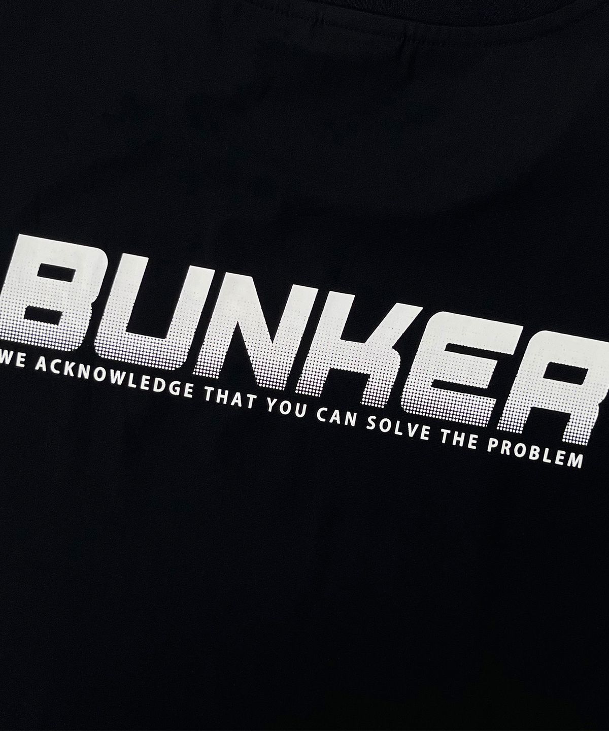 벙커버스터(BUNKERBUSTER) 베이직 그래픽 슬리브리스 MQ2TU235_CHARCOAL