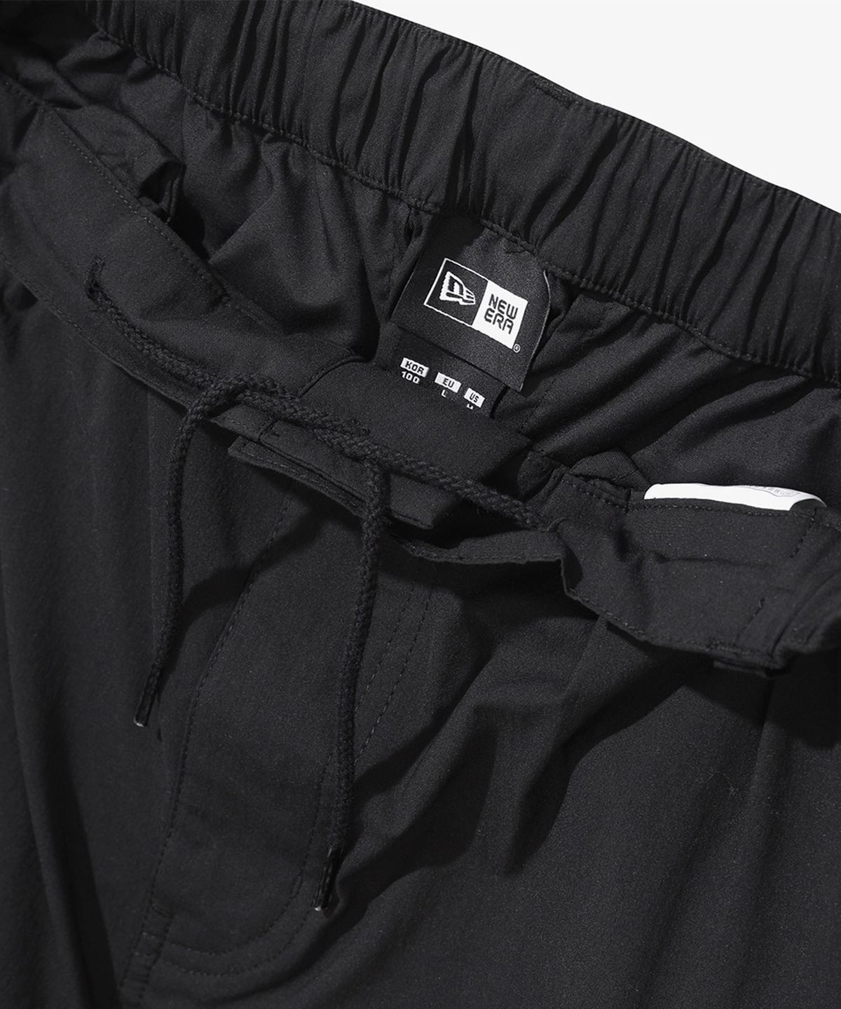 뉴에라(NEW ERA) 카고 하프 팬츠 블랙