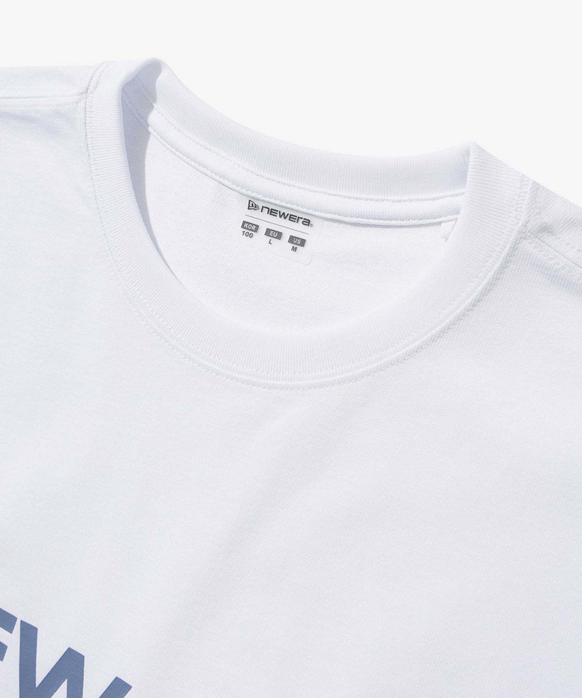 뉴에라(NEW ERA) 워드마크 로고 베이직 티셔츠 화이트