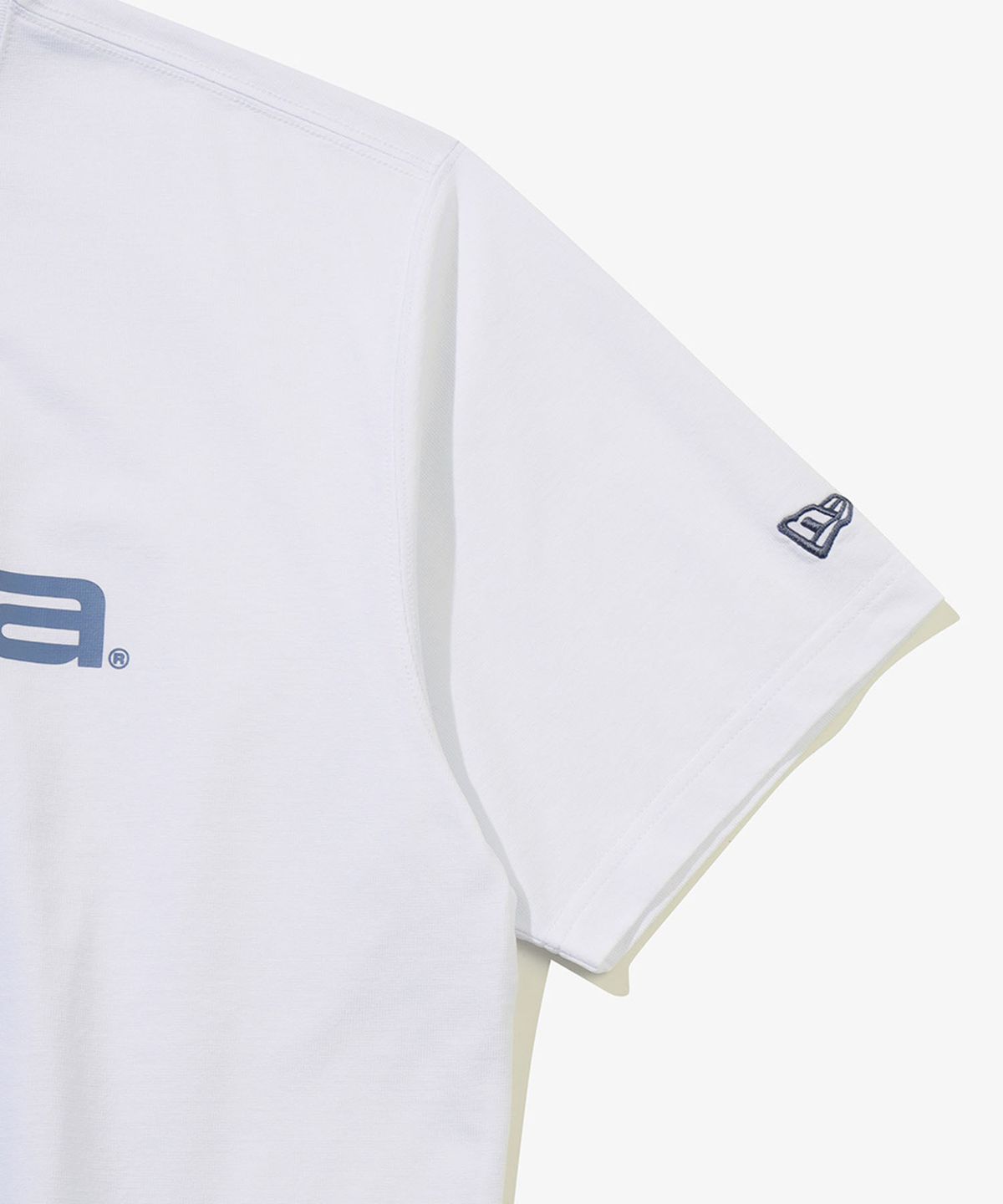 뉴에라(NEW ERA) 워드마크 로고 베이직 티셔츠 화이트