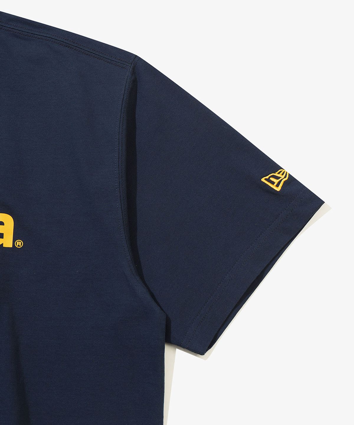뉴에라(NEW ERA) 워드마크 로고 베이직 티셔츠 네이비